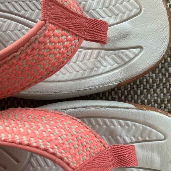 Keen flip flop sandals.Orange,size 9. - Picture 5 of 9